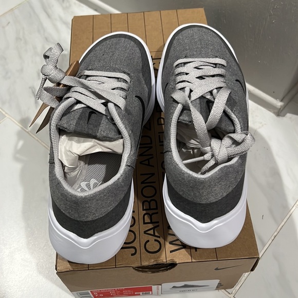 Men/ Women’s Nike golf sneakers - Picture 3 of 5